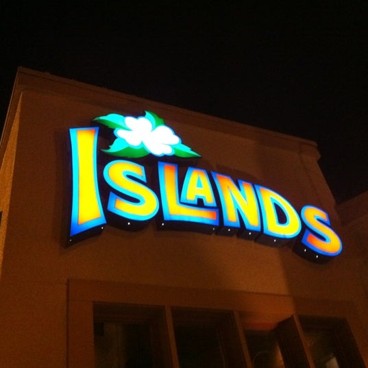 Photo prise au Islands Restaurant par Curt E. le3/3/2012