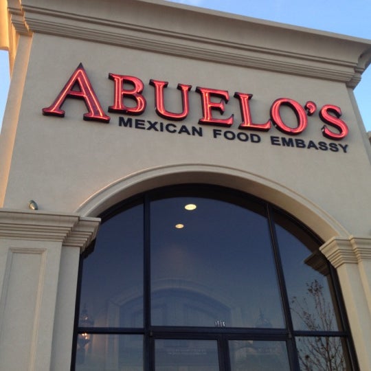 Снимок сделан в Abuelo&#39;s Mexican Restaurant пользователем Jesse H. 4/1/2012
