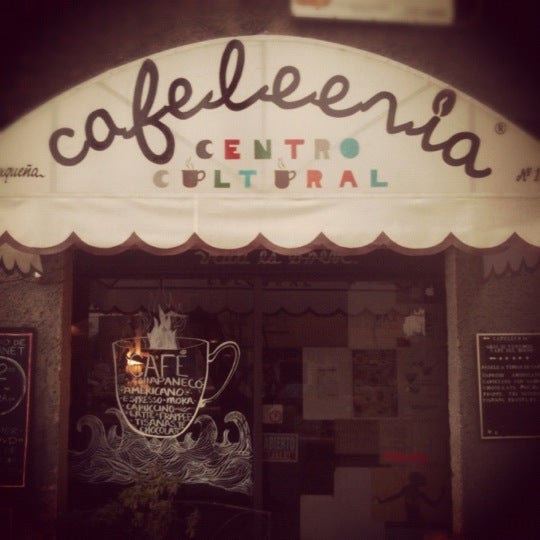 รูปภาพถ่ายที่ Cafeleería โดย M เมื่อ 3/29/2012