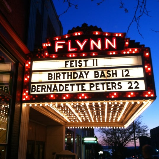 รูปภาพถ่ายที่ Flynn Center for the Performing Arts โดย Erica เมื่อ 5/12/2012