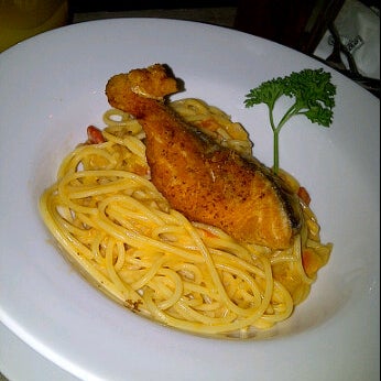 The salmon's skin is crunchy but the meat inside is so yummyy(ˆڡˆ). Worth to try