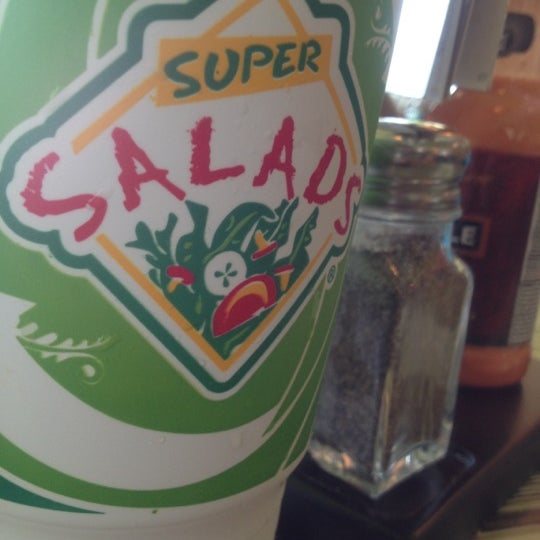 Foto diambil di Super Salads oleh Jose Carlos A. pada 4/11/2012