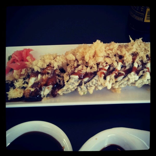 Photo prise au Nigiri Sushi Bar &amp; Restaurant par Katherine D. le7/21/2012