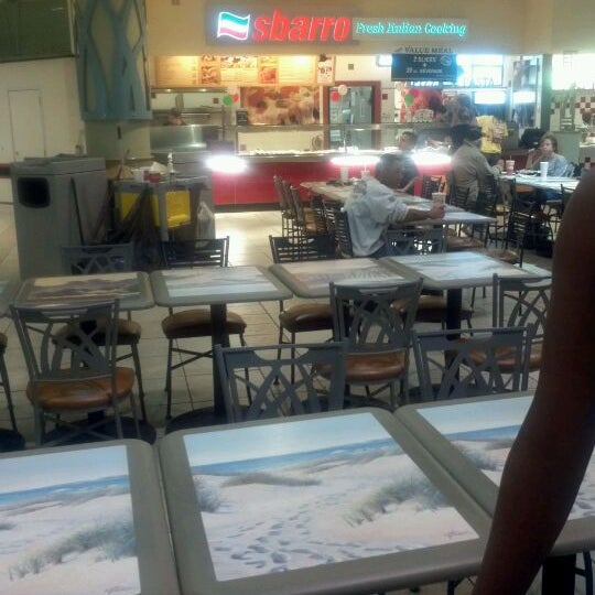Foto tirada no(a) Panama City Mall por Tanesha K. em 3/4/2012