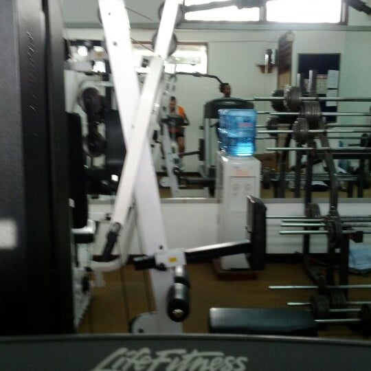 Krew Salon Barbershop In Acra