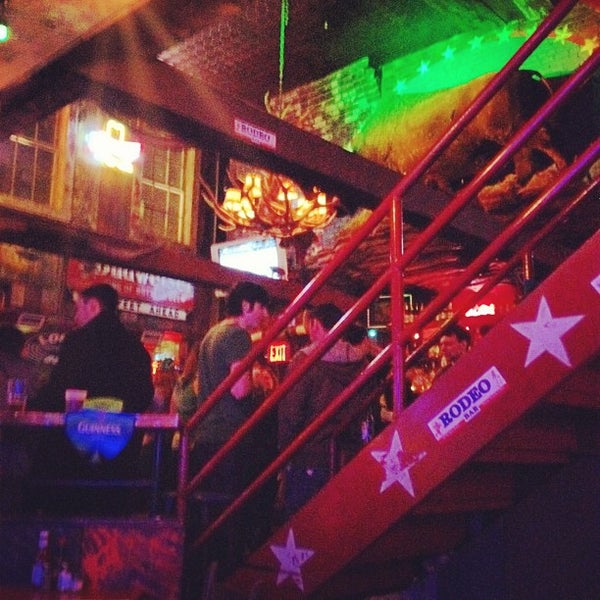 Foto tirada no(a) Rodeo Bar por Fabrice L. em 3/18/2012