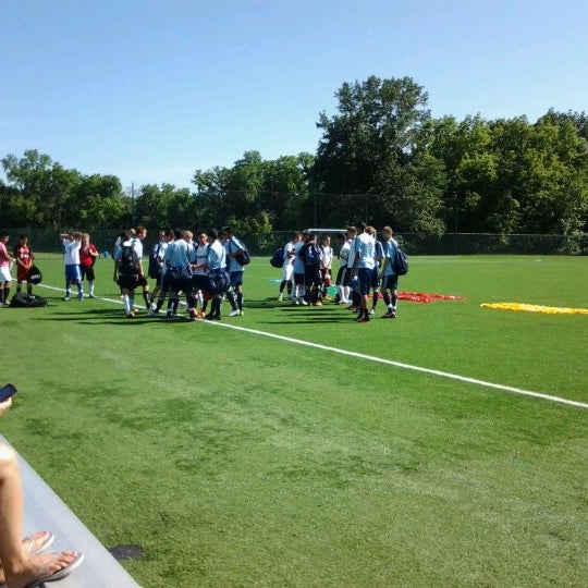รูปภาพถ่ายที่ Sporting Club Training Center โดย Mary T. เมื่อ 5/22/2012