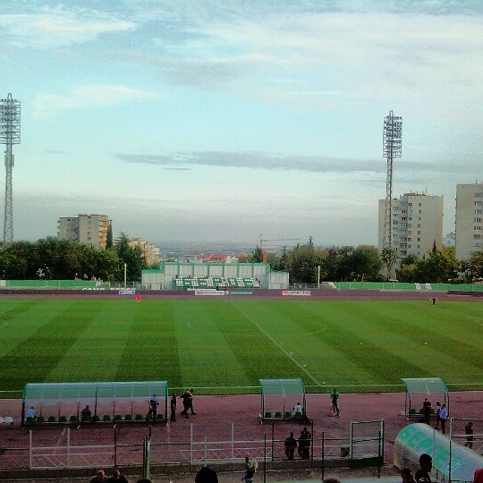 Foto tirada no(a) Стадион Берое (Beroe Stadium) por Христо Д. em 8/11/2012