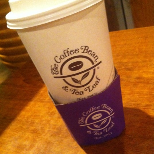 Photo taken at The Coffee Bean &amp; Tea Leaf by Kenneth U. on 4/15/2012