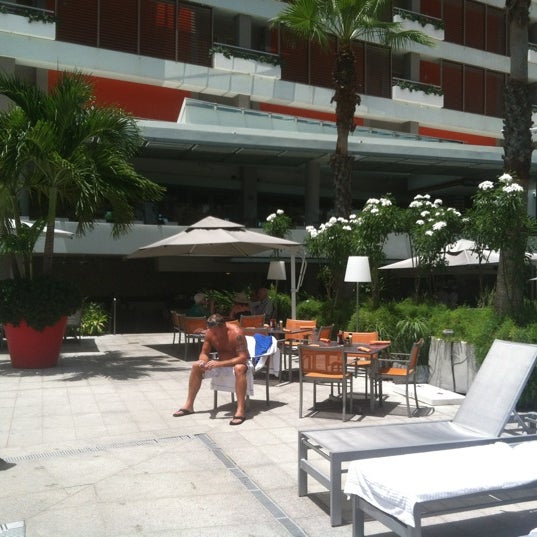 Foto diambil di Solera @ La Concha Resort oleh Diana L. pada 7/11/2012
