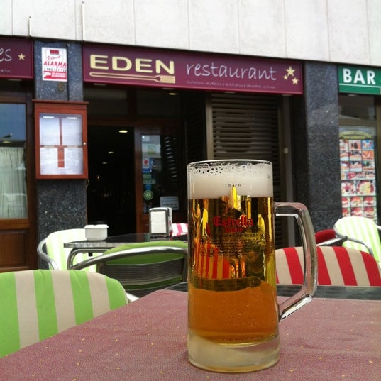 6/5/2012 tarihinde Сергей Ч.ziyaretçi tarafından Restaurant EDÉN'de çekilen fotoğraf
