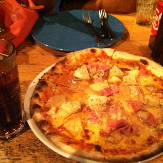 Foto tirada no(a) Farango Pizzeria por yoye E. em 4/29/2012
