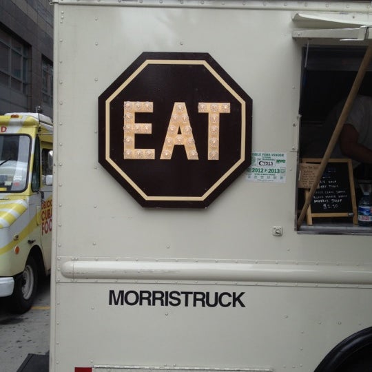 Das Foto wurde bei Morris Grilled Cheese Truck von Mark B. am 5/8/2012 aufgenommen
