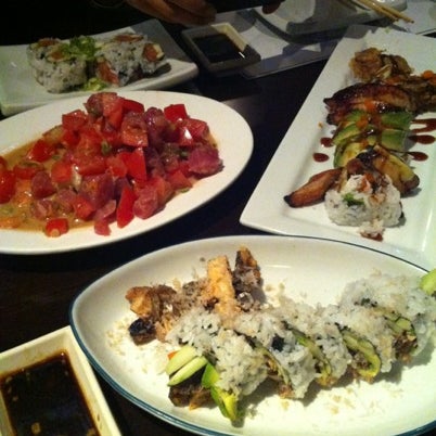 7/19/2012 tarihinde Lydiaziyaretçi tarafından Shiki Sushi'de çekilen fotoğraf