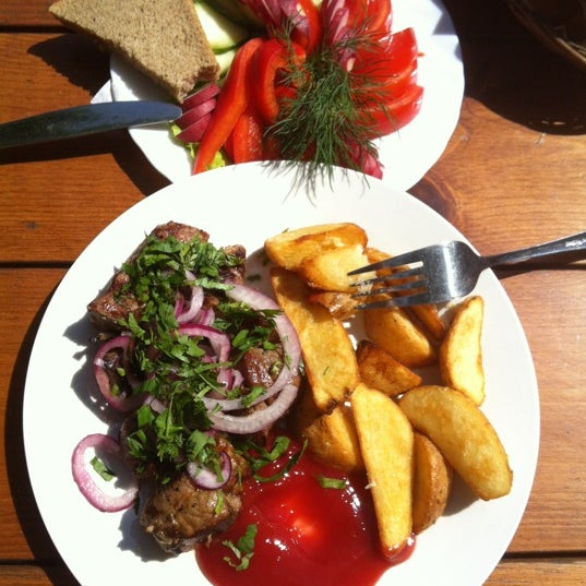 Колтуши кафе. Кавказская пленница колтуши меню. Кафе на озере в колтушах. Кафе на колтушском озере. Колтуши озеро кафе озеро.