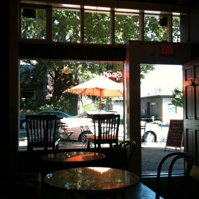 รูปภาพถ่ายที่ 26cafe โดย Jillian B. เมื่อ 7/28/2012