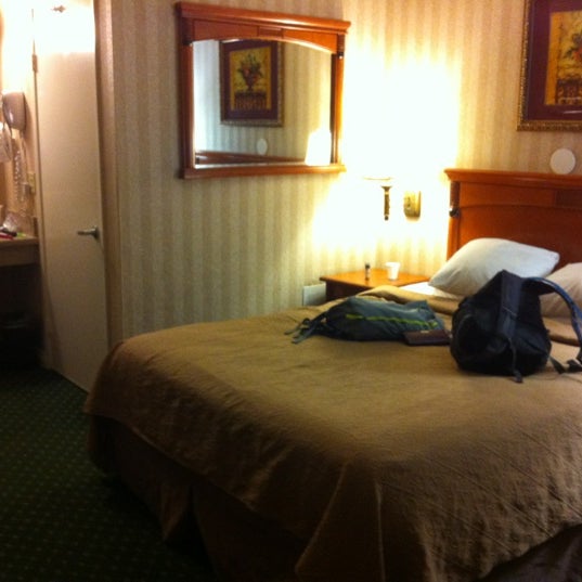 Foto diambil di Quality Inn &amp; Suites Anaheim Resort oleh Meghan R. pada 8/21/2012