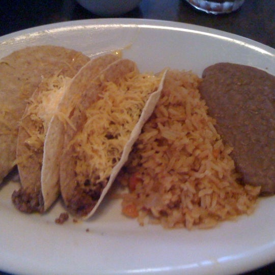 Das Foto wurde bei Spanish Flowers Mexican Restaurant von Melvin M. am 6/1/2012 aufgenommen