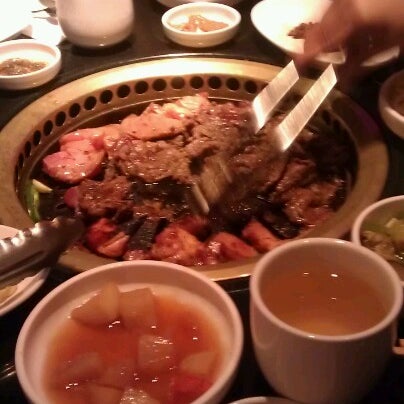Foto tomada en Beque Korean Grill  por Theresa N. el 6/11/2012