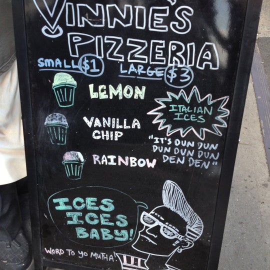 รูปภาพถ่ายที่ Vinnie&#39;s Pizzeria โดย Xzen V. เมื่อ 7/8/2012