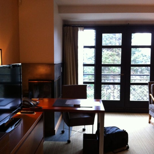 รูปภาพถ่ายที่ Hotel Bellevue โดย Jens Lernø S. เมื่อ 2/20/2012