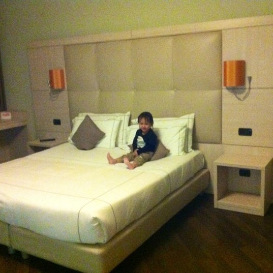 Снимок сделан в Acca Palace Hotel пользователем hafizah h. 4/3/2012