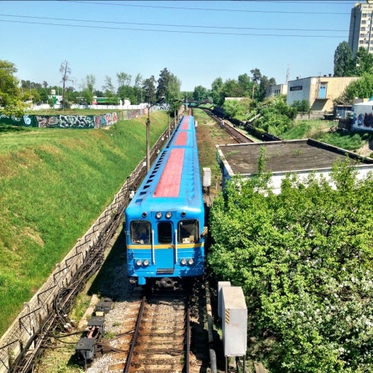 Метро черниговская