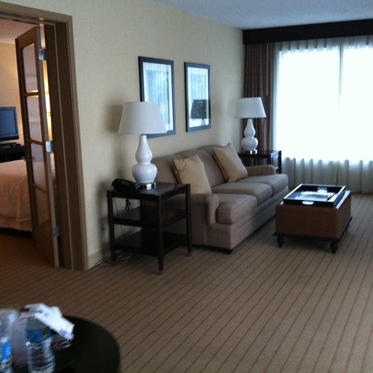 รูปภาพถ่ายที่ Sheraton Louisville Riverside Hotel โดย Mark D. เมื่อ 5/29/2012