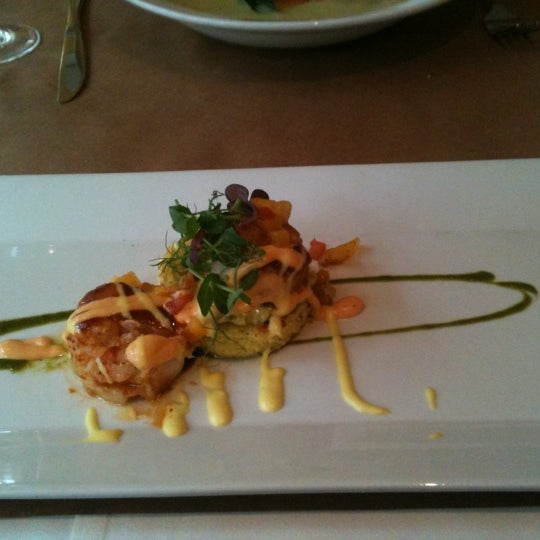 Photo taken at Crema Restaurante by Danielle B. on 7/16/2012