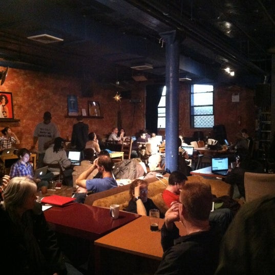 Foto diambil di Tea Lounge oleh alena n. pada 4/29/2012