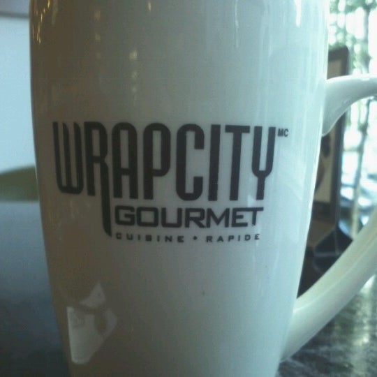 8/1/2012 tarihinde Vincent D.ziyaretçi tarafından Wrapcity Gourmet'de çekilen fotoğraf
