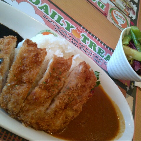 Photo taken at Mr. Curry by Yuzz on 8/10/2012