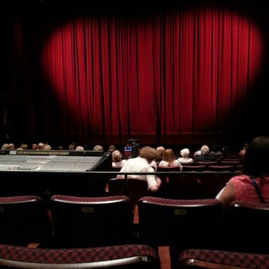 Foto tirada no(a) Ford Community &amp; Performing Arts Center por Janelle H. em 6/24/2012