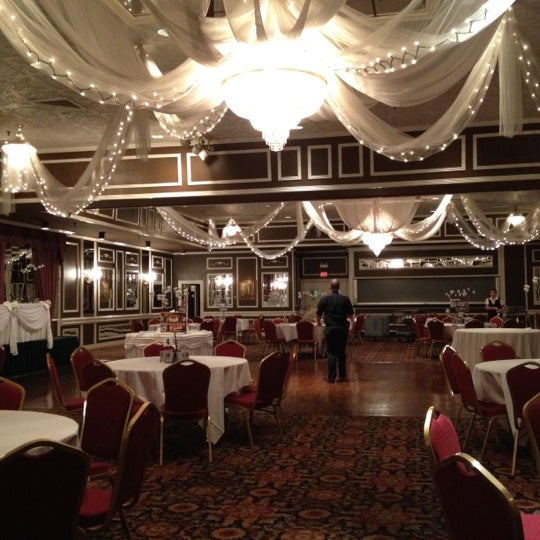Diplomat West Banquets 681 W North Ave