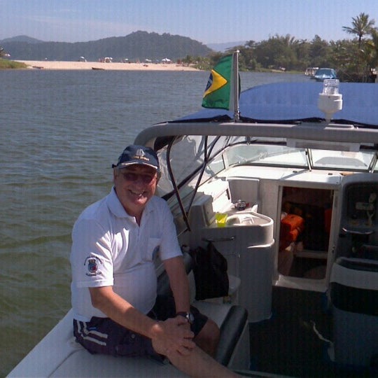 7/29/2012 tarihinde Eduardo C.ziyaretçi tarafından Marina Canoa Barra do Una'de çekilen fotoğraf