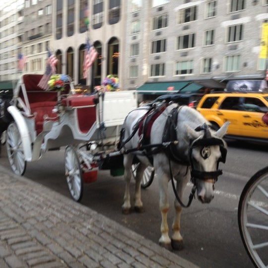 รูปภาพถ่ายที่ AKA Central Park โดย Jose S. เมื่อ 9/1/2012