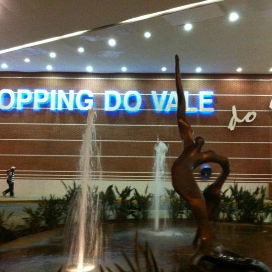 Photo taken at Shopping Vale do Aço by Wardney M. on 4/5/2012