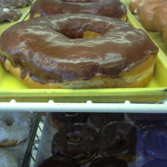 Foto tirada no(a) Dat Donut por Violent F. em 6/20/2012
