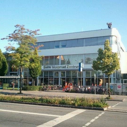 Photo prise au BMW Motorrad Zentrum par T N. le8/18/2012