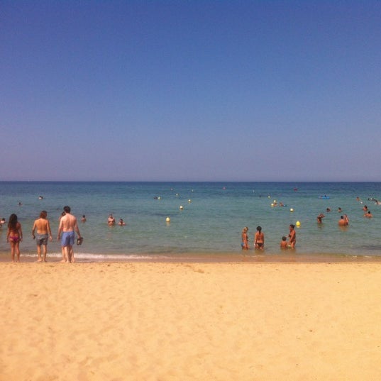 รูปภาพถ่ายที่ Coccaro Beach Club โดย Diego L. เมื่อ 8/23/2012