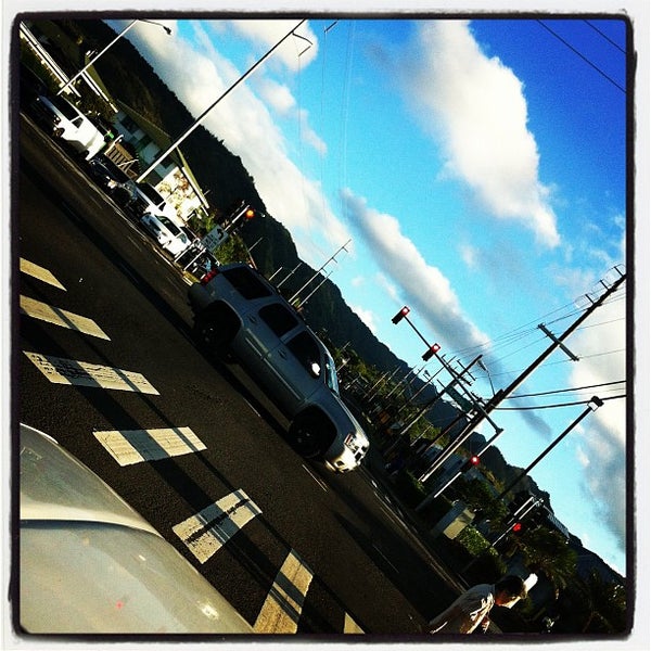 Photo prise au Kamehameha Shopping Center par Pu&#39;unui W. le2/2/2012