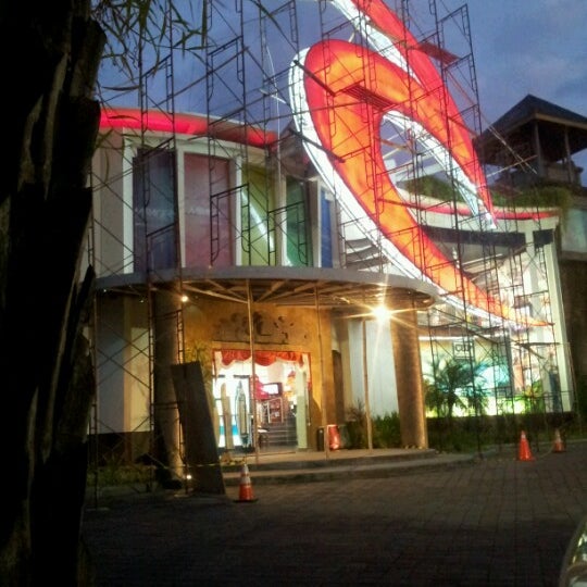 Photo taken at Rip Curl Sunset Road Store (RCJS) by Dee O. on 8/15/2012