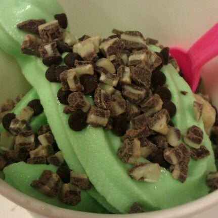 Photo taken at Toppings Frozen Yogurt by Pahoua M. on 4/16/2012