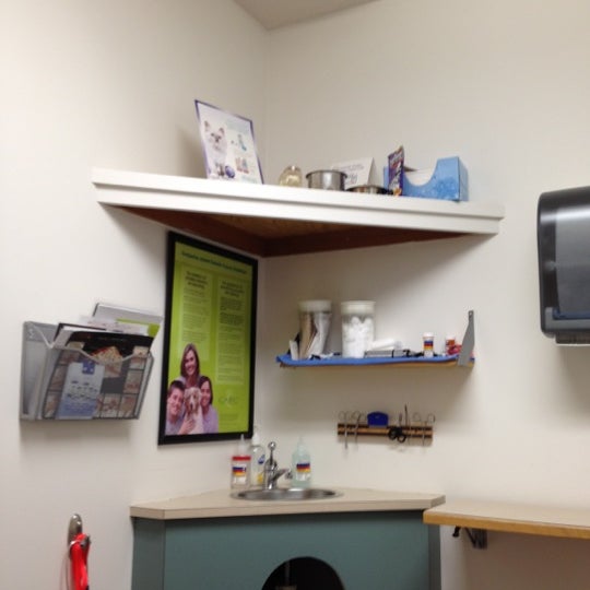 7/17/2012 tarihinde Eric Scott T.ziyaretçi tarafından Northwest Veterinary Hospital'de çekilen fotoğraf