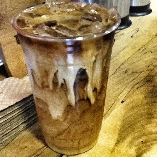 7/18/2012 tarihinde Gizmo P.ziyaretçi tarafından Upright Coffee'de çekilen fotoğraf