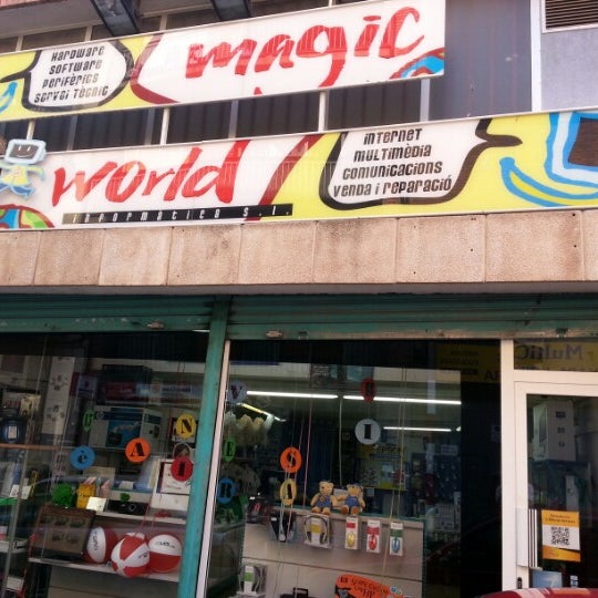 Снимок сделан в Magic World Informatica пользователем Lluís F. 7/23/2012