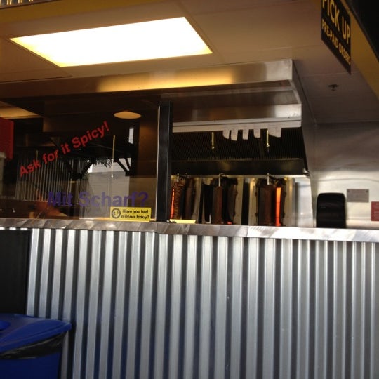 Foto scattata a The Kebab Shop da A B. il 8/17/2012