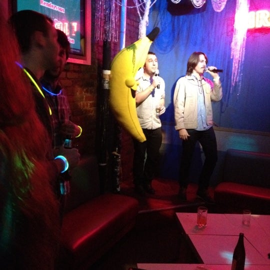 รูปภาพถ่ายที่ Karaoke One 7 โดย Jesse L. เมื่อ 2/19/2012