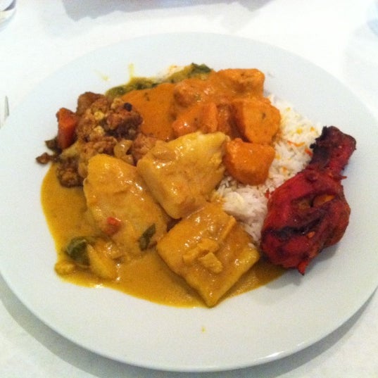 Foto diambil di Viva Goa Indian Cuisine oleh Christina H. pada 4/30/2012