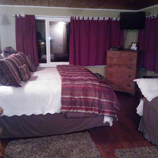 Photo taken at Miller Tree Inn Bed &amp; Breakfast by Cesar D. on 9/1/2012
